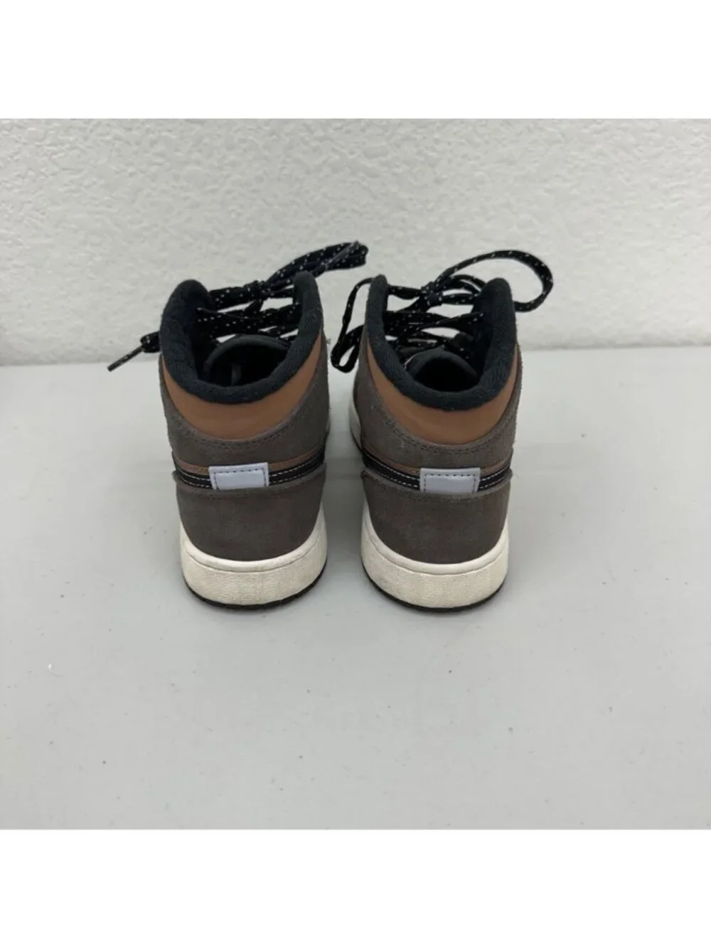 Nike Air Jordan 1 Mid SE DC7248-200 Dark Chocolate Sneakers Shoes Youth sz 4.5Y